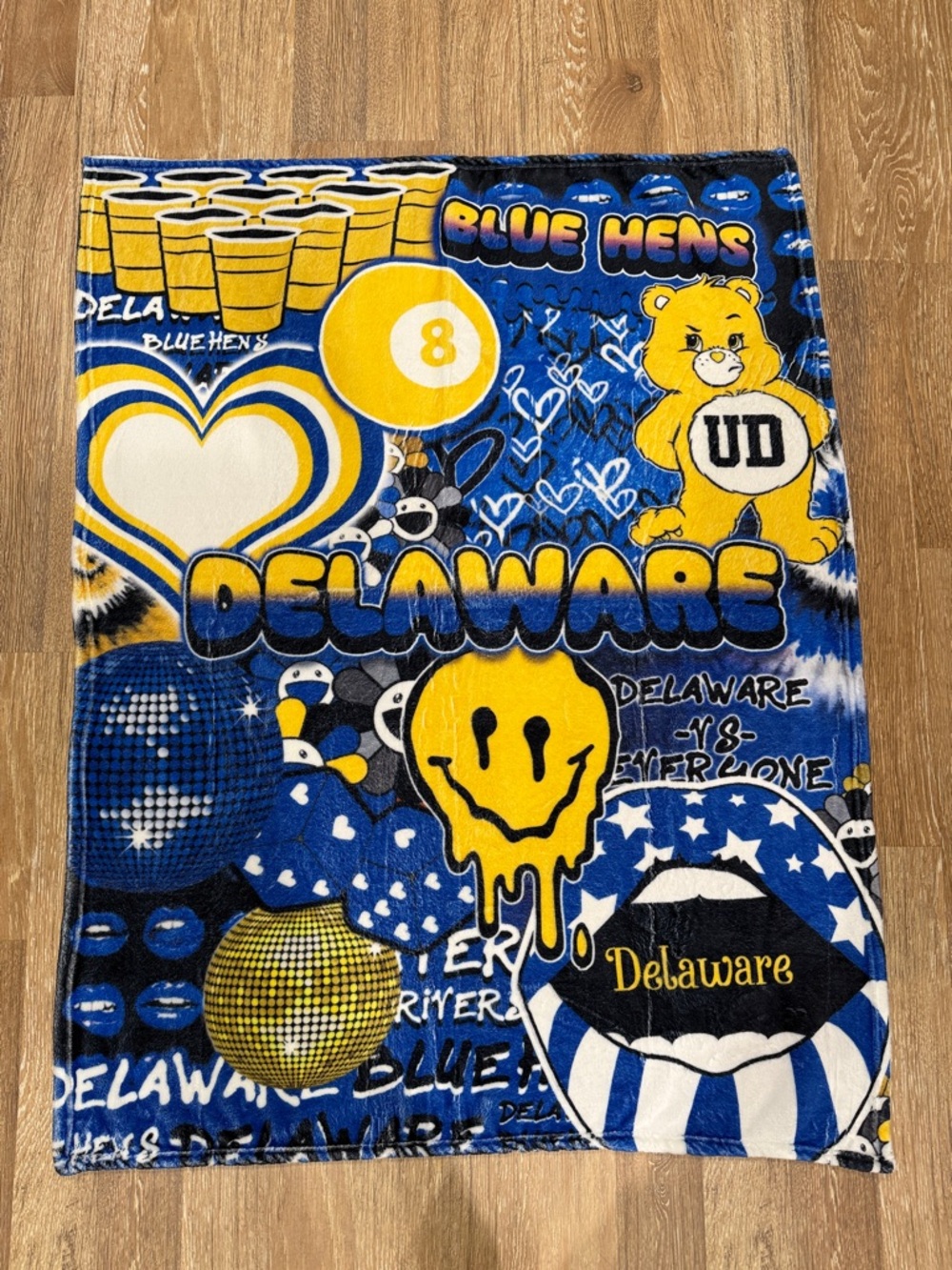 University of Delaware Blue Hens Plush Throw Blanket - NWOT
